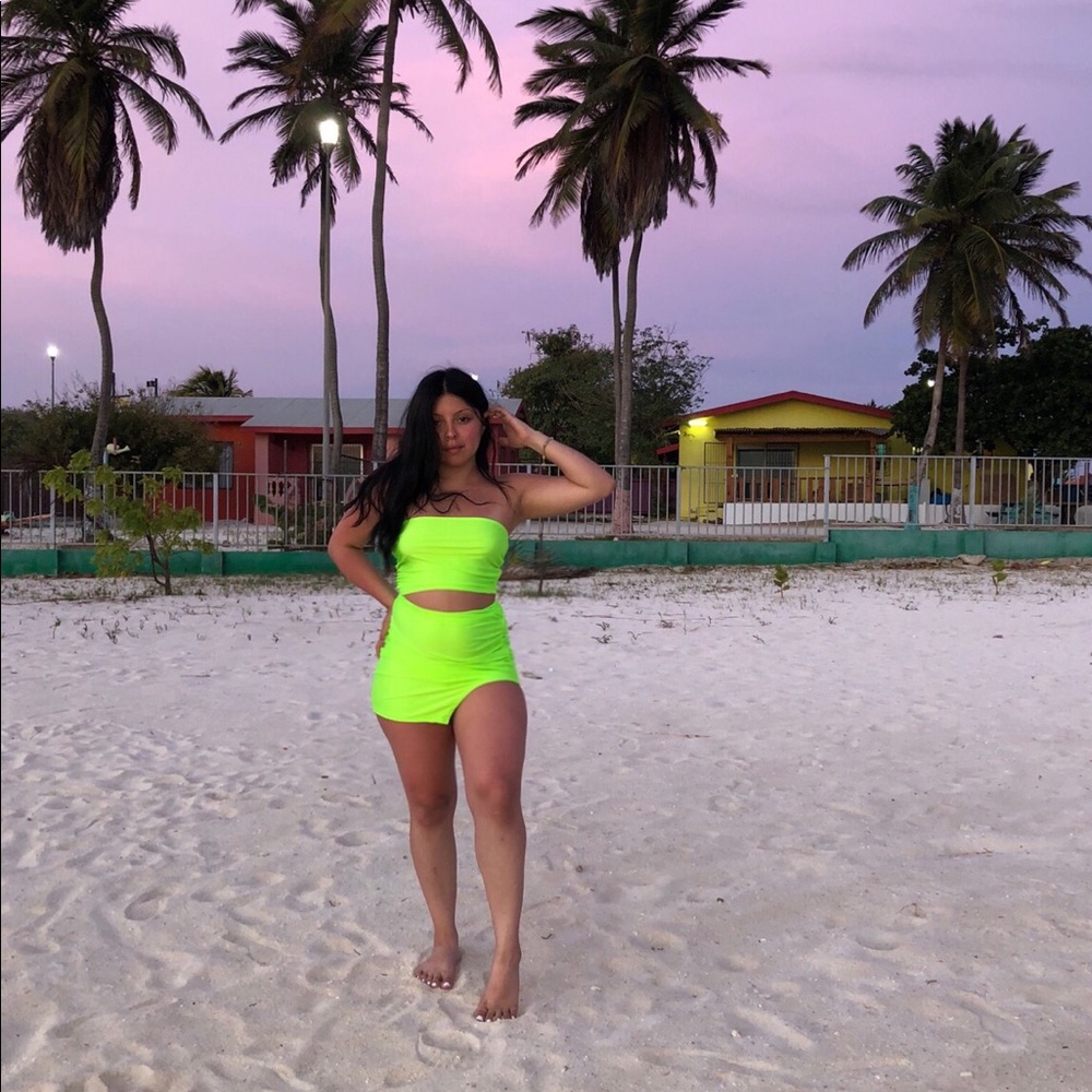 Neon green set